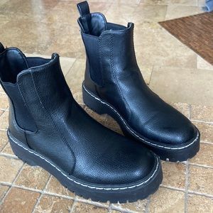 Sincerely Jules slip on bootie in excellent condition